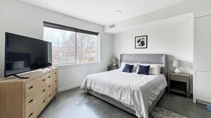 Desk, iron/ironing board, WiFi, bed sheets