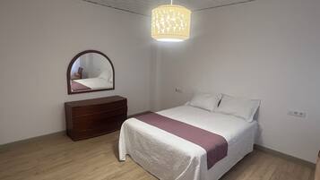 3 slaapkamers, een strijkplank/strijkijzer, wifi, beddengoed