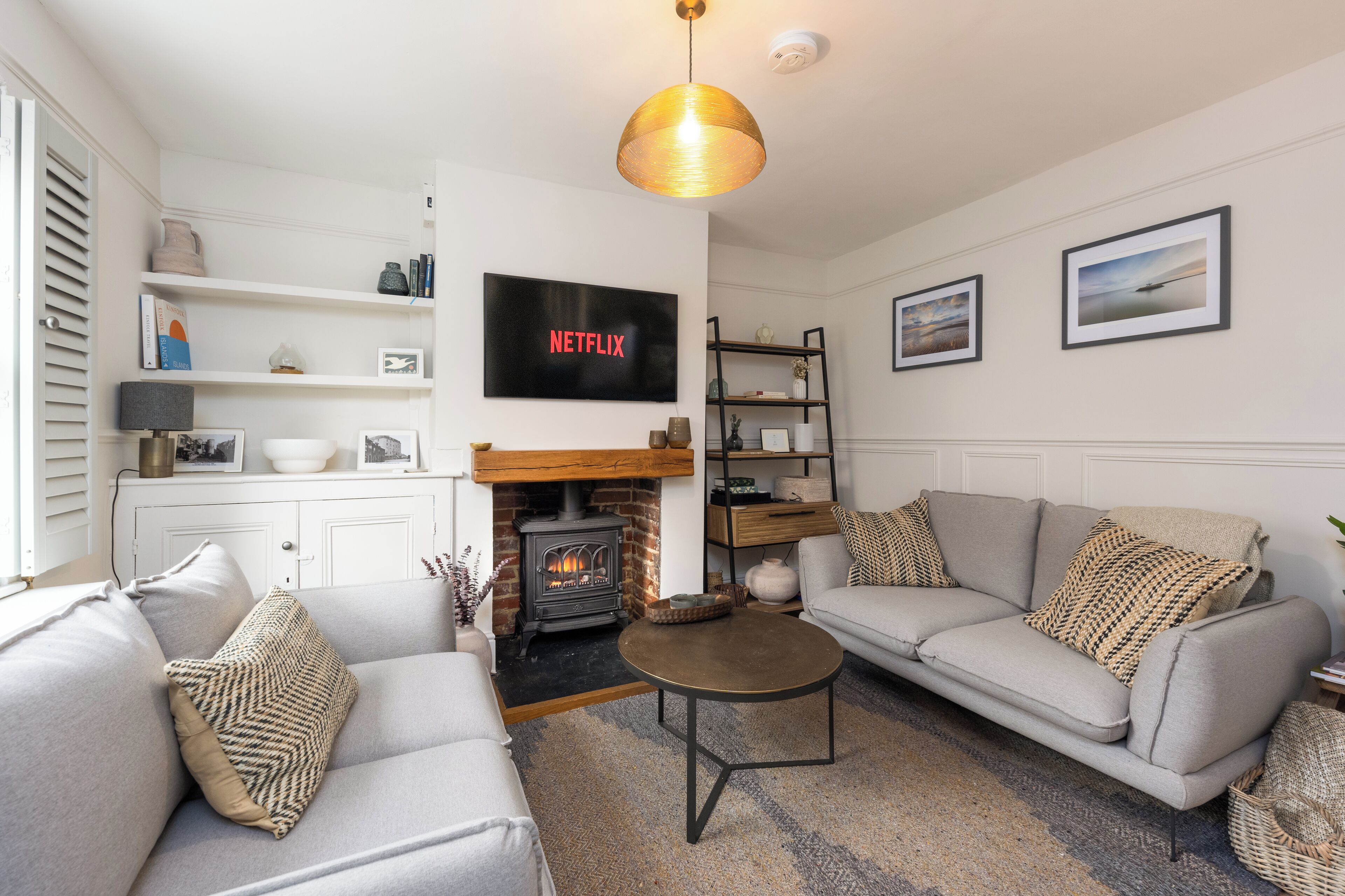 Smart TV, fireplace, books, stereo