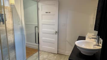 Habitación cuádruple Confort | Baño