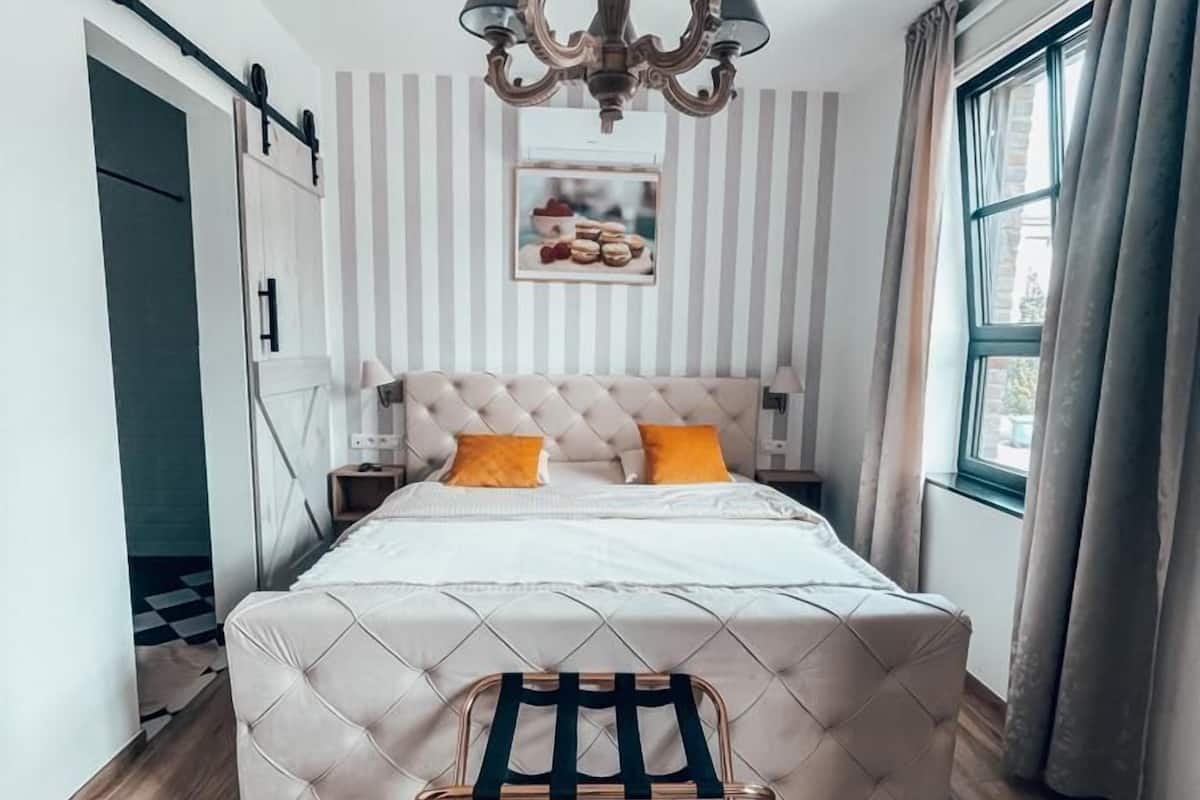 In-room safe, laptop workspace, blackout curtains, soundproofing