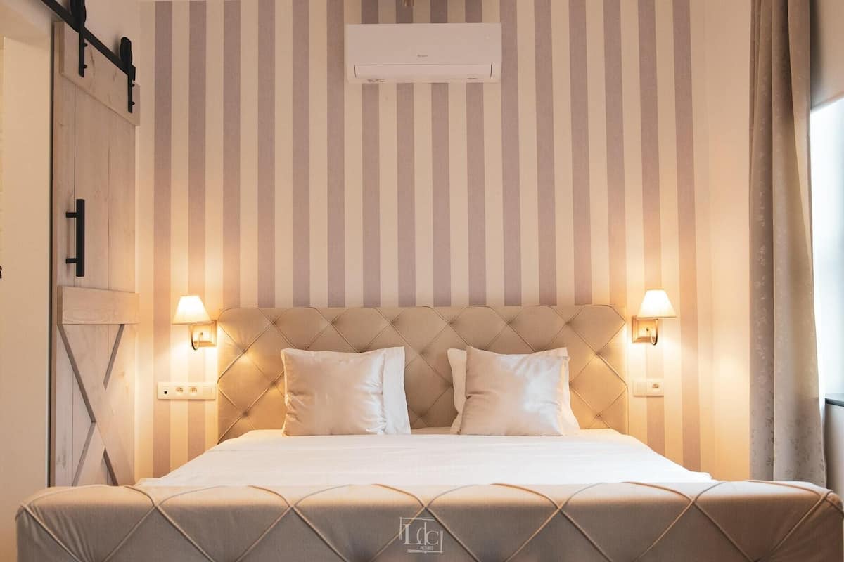 Deluxe Double Room, Park View | In-room safe, laptop workspace, blackout curtains, soundproofing