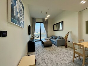 Living area - Cozy 1-bedroom apartment in Dubai (دبي)