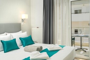 Een strijkplank/strijkijzer, wifi, beddengoed