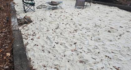 Cozy 2-bedroom campground in lovely Columbia with WiFi, AC