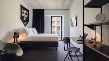 Habitación ejecutiva | Minibar, caja de seguridad en la habitación y escritorio