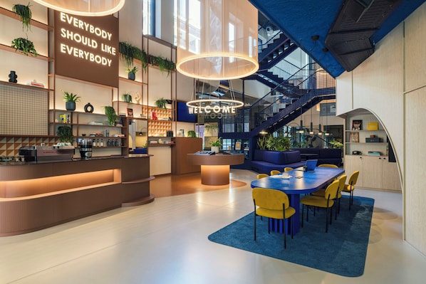 Check-in/check-out kiosk - The Social Hub Porto (Porto)