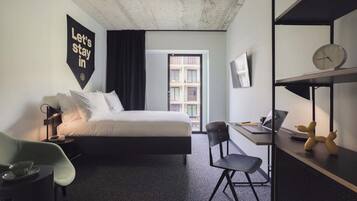 Minibar, safe på rommet, skrivebord og skrivebord for bærbar PC