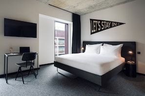 迷你吧、房內夾萬、書桌、手提電腦工作空間