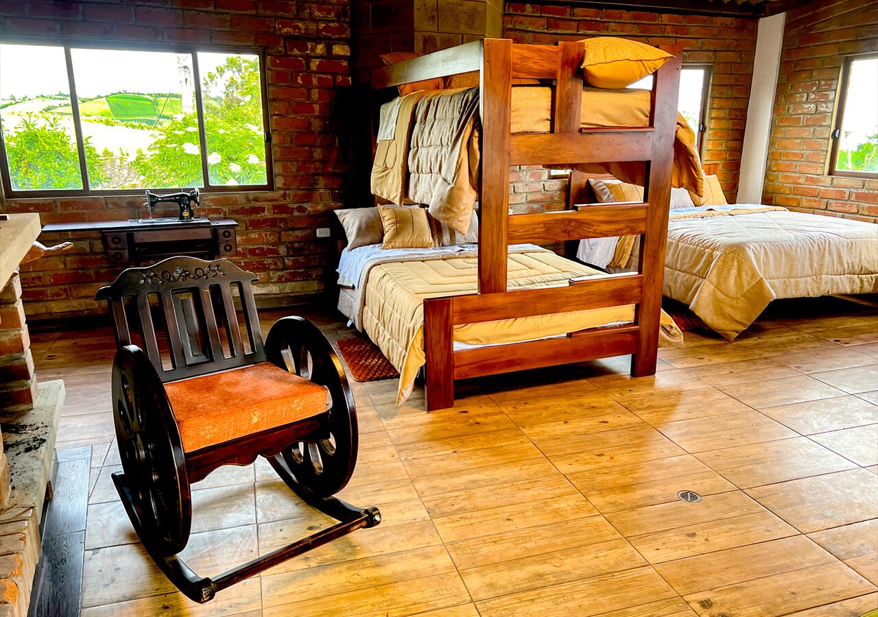 4 عدّة غرف نوم وواي فاي وملاءات أسرّة