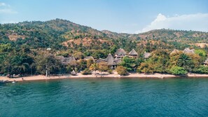 On the beach, white sand, beach bar - Tanganyika Blue Bay Resort (Rumonge)