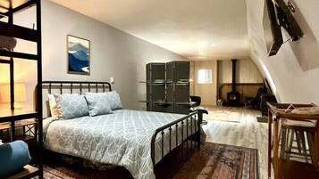 1 bedroom, travel crib, free WiFi, bed sheets