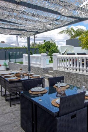 Outdoor dining - Vila le petit charme (Albufeira)