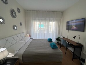 Double Room, 1 Double Bed, Private Bathroom | Iron/ironing board, free WiFi - Rooms Paris (Barcelona)