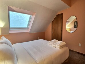 2 slaapkamers, reisbedje, gratis wifi, beddengoed