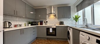 5 Bedroom Home with Garden