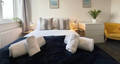 5 Bedroom Home with Garden