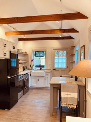Private kitchen - Charming studio in lovely Nantucket with WiFi, AC (Nantucket)