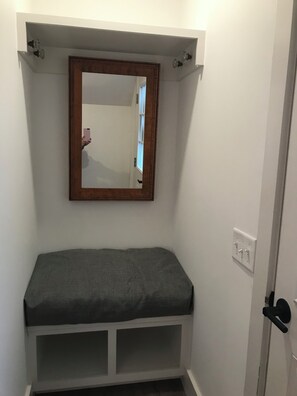 Interior - Charming studio in lovely Nantucket with WiFi, AC (Nantucket)