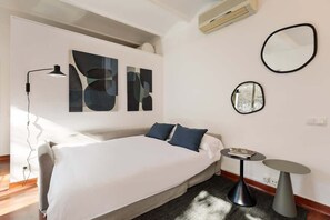 1 bedroom, iron/ironing board, free WiFi, bed sheets - BC0CR013V3 -Valencia P3 - Urban Retreat (Barcelona)