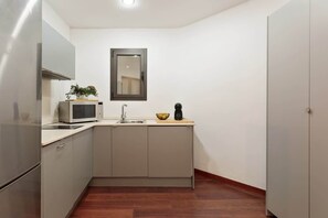 Fridge, microwave, dishwasher, coffee/tea maker - BC0CR013V3 -Valencia P3 - Urban Retreat (Barcelona)