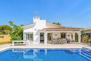 A heated pool - Villa Esmerelda Sun - Four Bedroom Villa, Sleeps 8 (Bel-Air)