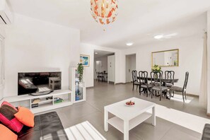 Smart TV, mesa de pingue-pongue