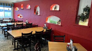 Restaurant - The Ash Grove Inn (Barry's Bay)