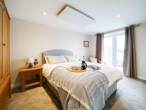1 dormitorio, tabla de planchar con plancha, cuna de viaje y wifi
