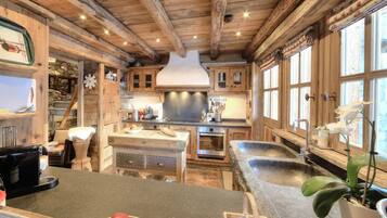 Geschirrspüler, Wasserkocher mit Kaffee-/Teezubehör