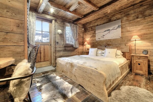 6 bedrooms, iron/ironing board, travel cot, free WiFi