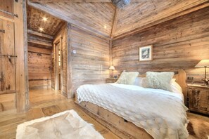 6 habitaciones, tabla de planchar con plancha y cuna de viaje 