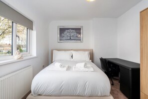 3 soverom, strykejern/-brett, wi-fi og sengetøy