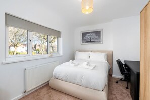 3 bedrooms, iron/ironing board, WiFi, bed sheets