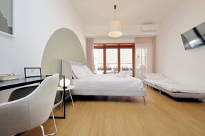 Free WiFi, bed sheets