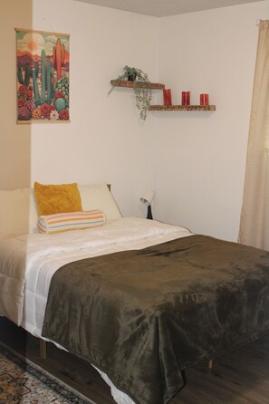 3 bedrooms, iron/ironing board, WiFi, bed sheets