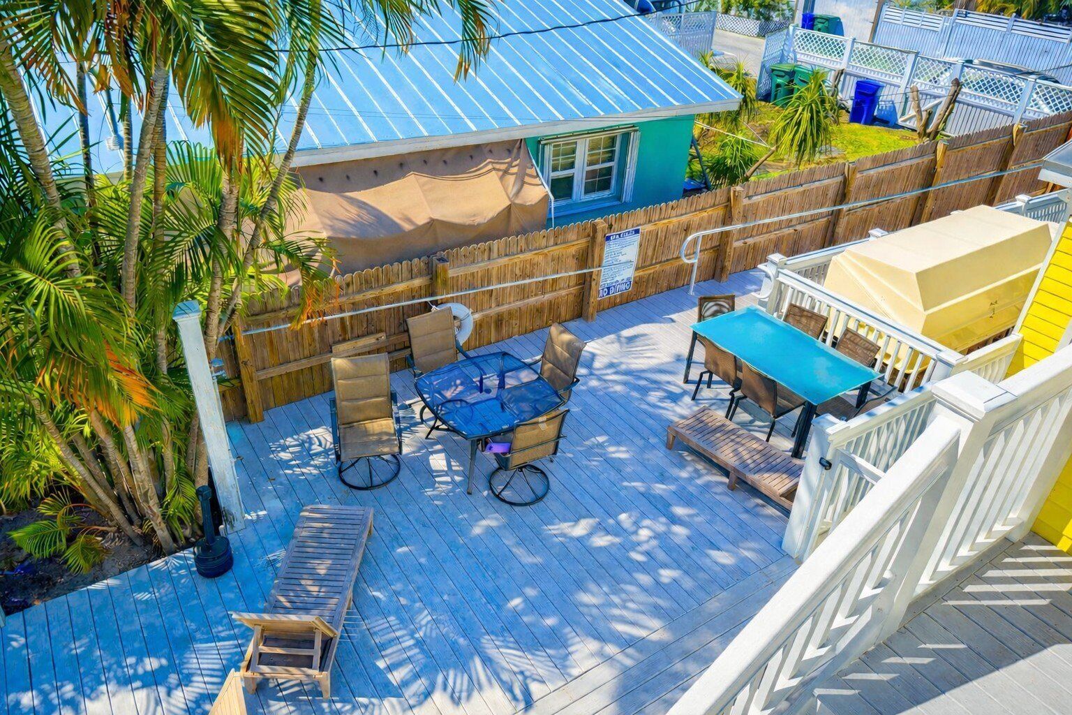 屋外ダイニングエリア