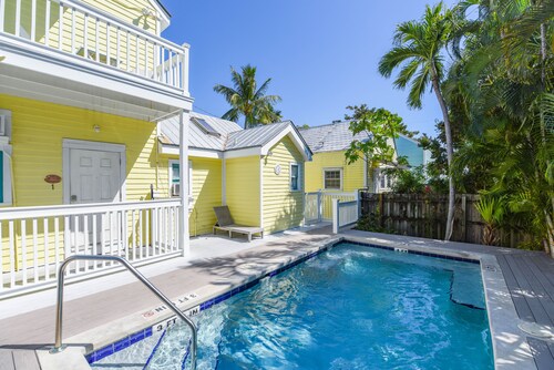 VanGogh Studio | Updated, Old Town, Heated Pool