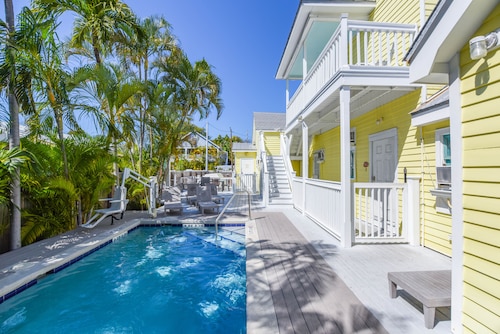 VanGogh Studio | Updated, Old Town, Heated Pool