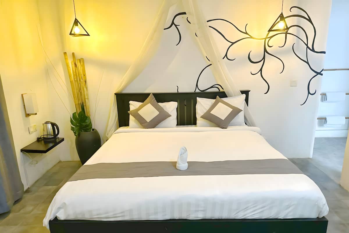 Free WiFi, bed sheets
