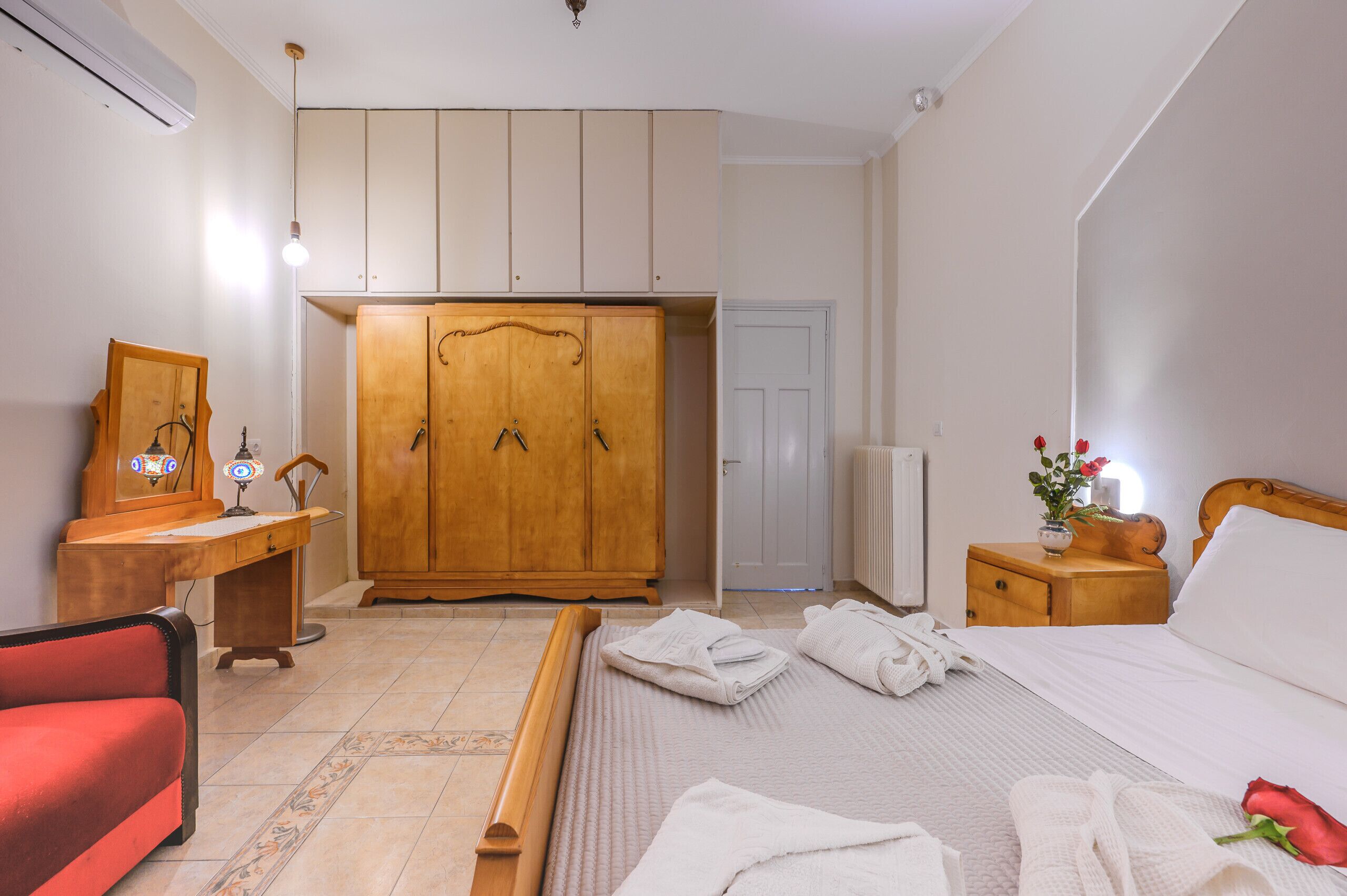 3 bedrooms, in-room safe, iron/ironing board, free WiFi