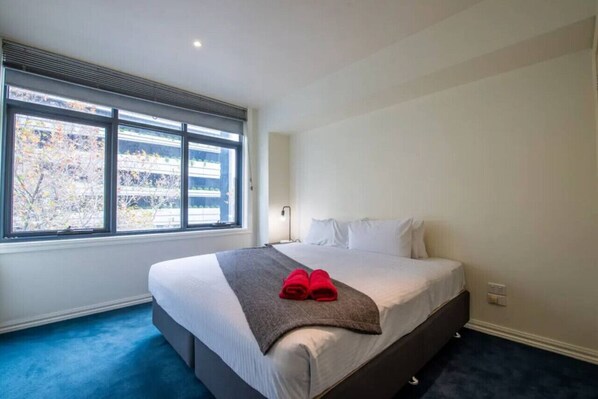 3 bedrooms, desk, iron/ironing board, travel crib