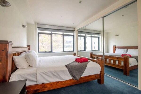 3 bedrooms, desk, iron/ironing board, travel cot