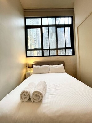 2 bedrooms, desk, iron/ironing board, travel crib