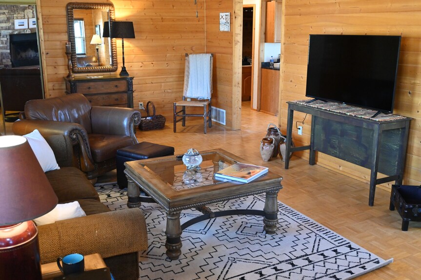 Stunning 4-bedroom Cabin In Angel Fire, Close To Skiing And Golf - Angel Fire, NM
