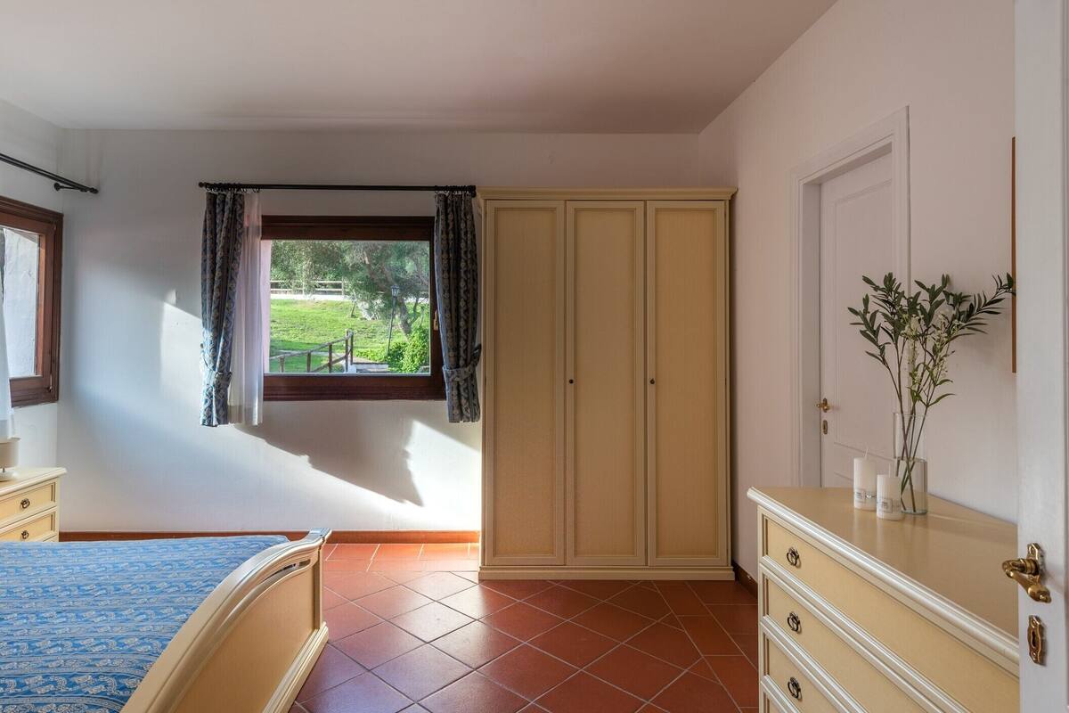 1 bedroom, cribs (surcharge), rollaway beds (surcharge), bed sheets