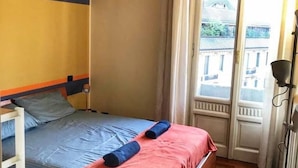 Room - Apartment in period building (Milano)