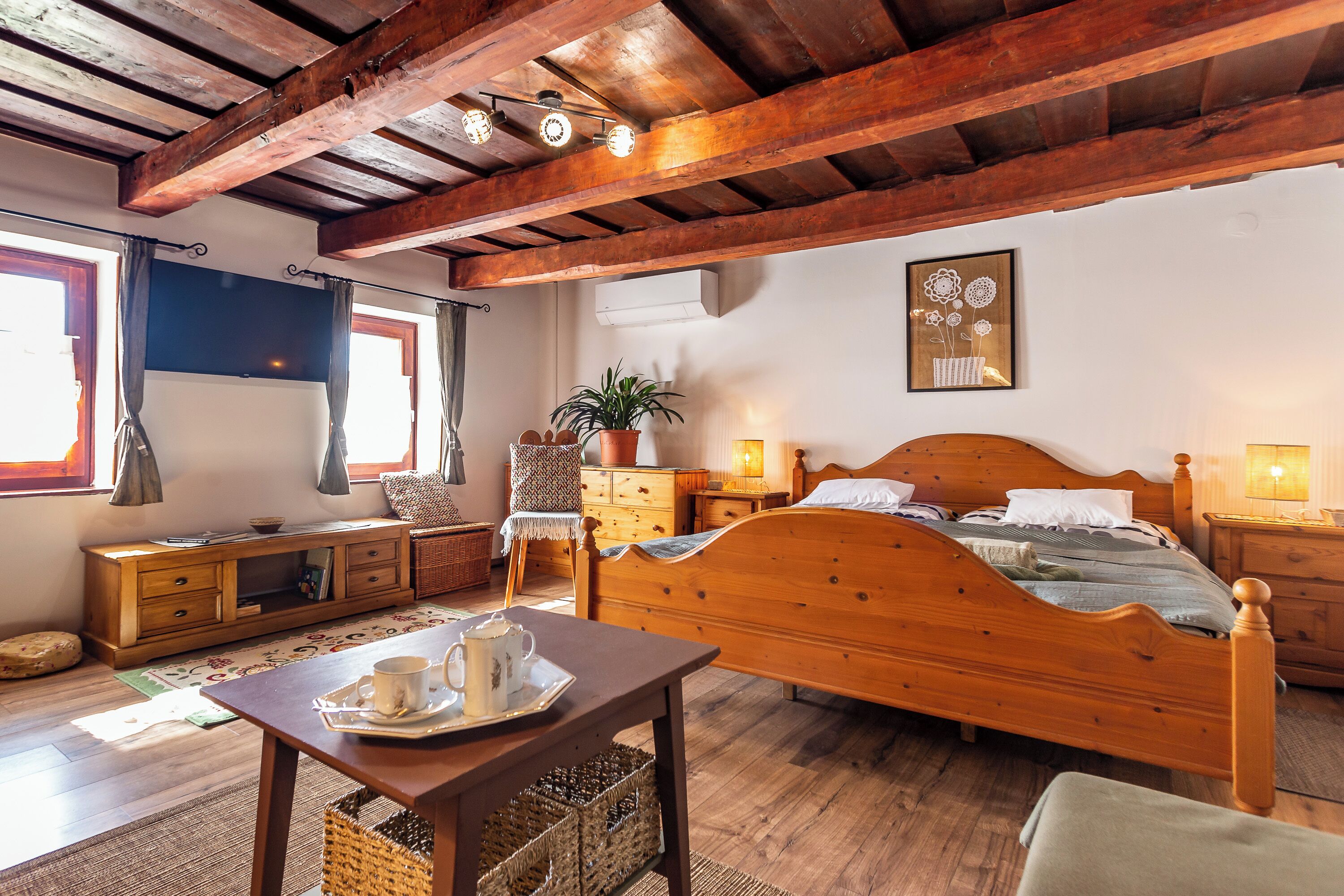 2 bedrooms, laptop workspace, iron/ironing board, free WiFi