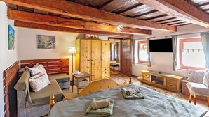 Townhouse – familie, 2 soverom, mikrobølgeovn (The Bird of Happiness-Heaven on earth) | 2 soverom