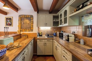 Family Townhome, Multiple Bedrooms (The Bird of Happiness-Heaven for dogs) | Private kitchen | Fridge, microwave, oven, stovetop - The Bird of Happiness-heaven for Dogs (Nemesbük)